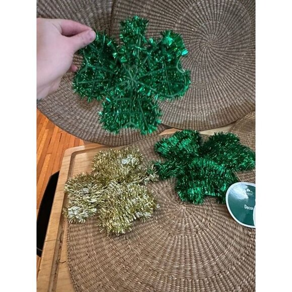 Tinsel Shamrock St. Patrick’s Day Wall Decor - Picture 6 of 7